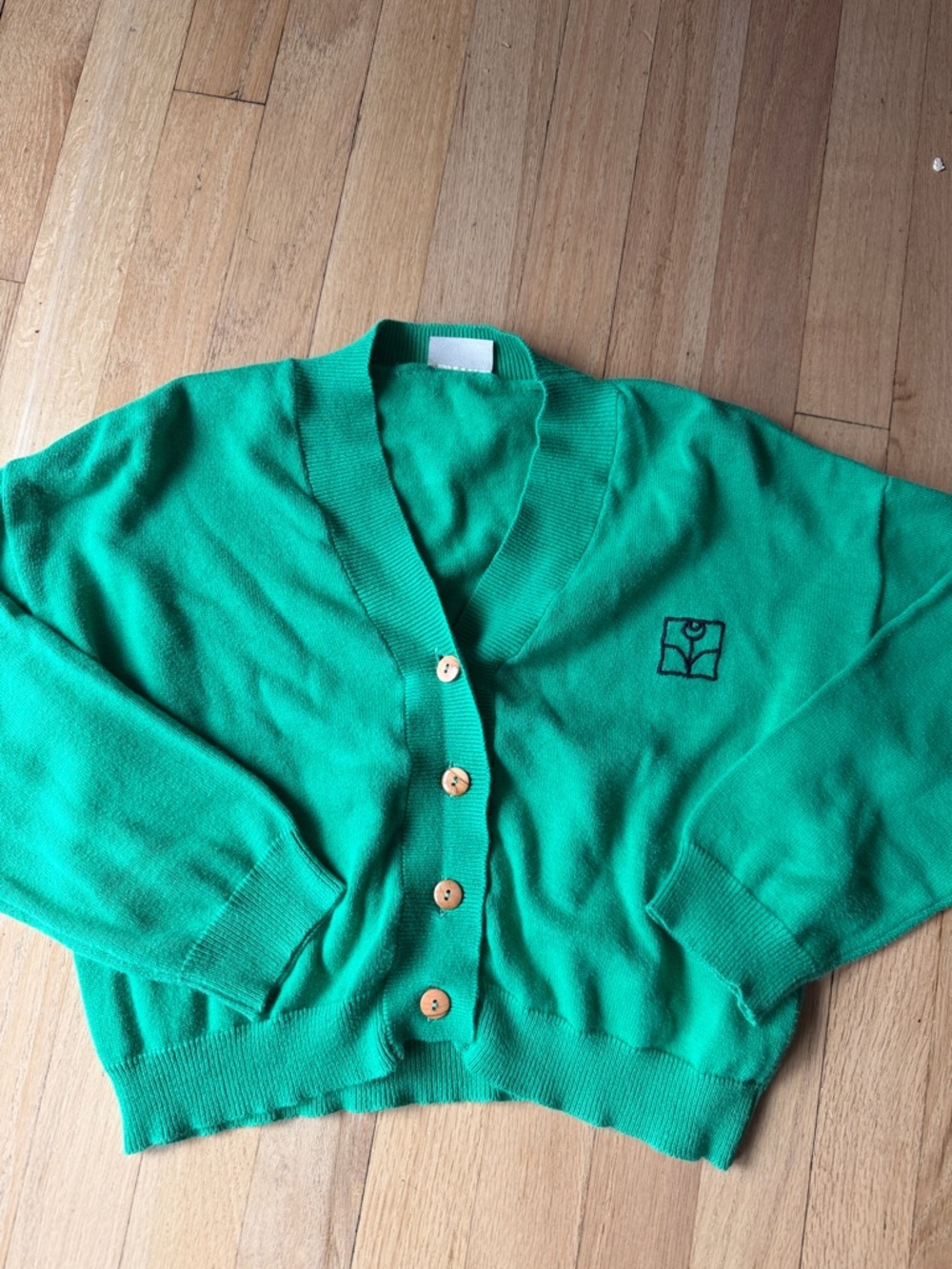 The campamento Green V-Neck Button Cardigan Sweater